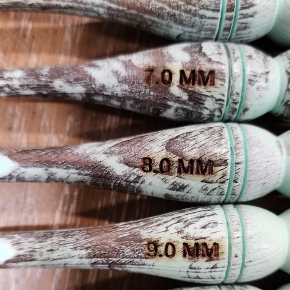 Set of Wooden Crochet Hooks - Picture 4 of 9